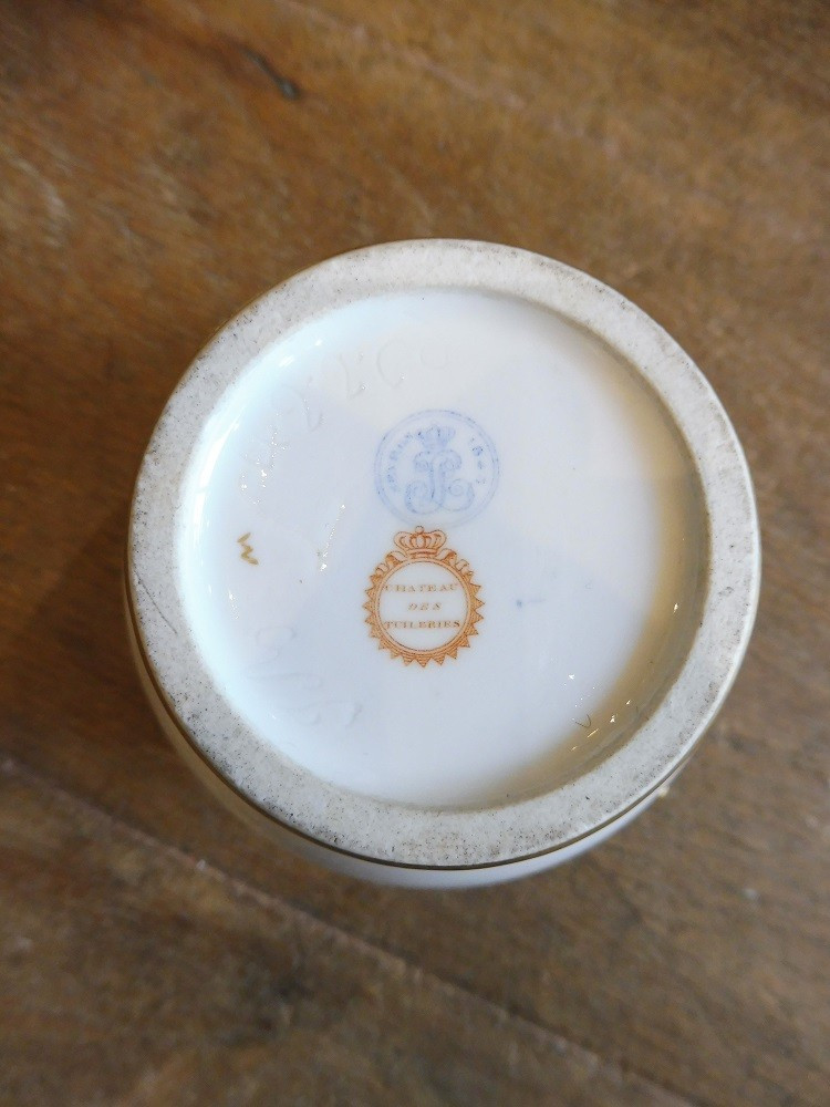 Corps de sucrier en porcelaine  de Sèvres  , service    des princes  , pour les Tuileries  -photo-2