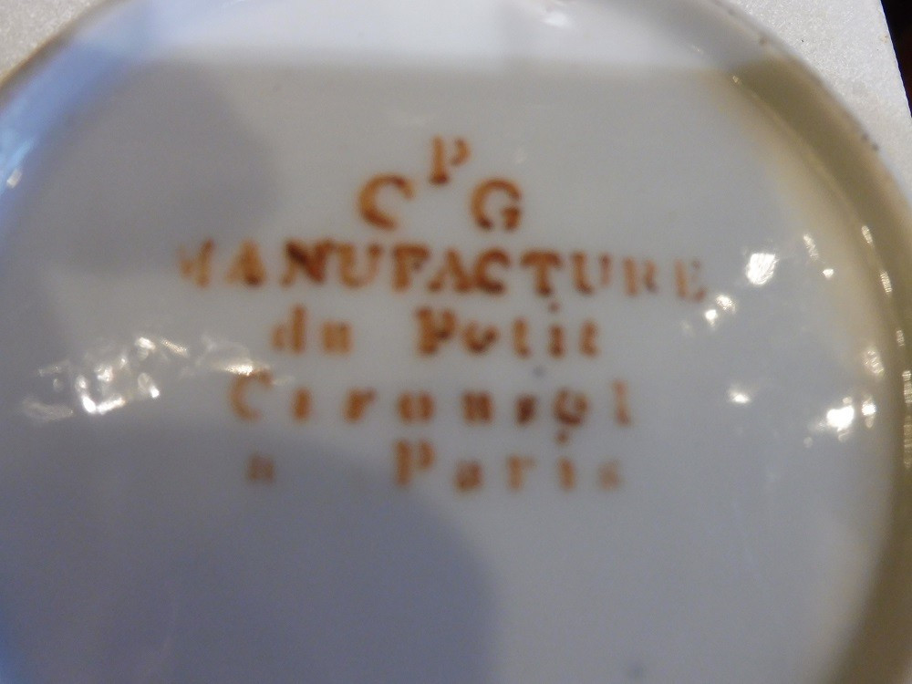 tasse et sous tasse   en porcelaine  de Paris  fin  18 eme  -photo-2