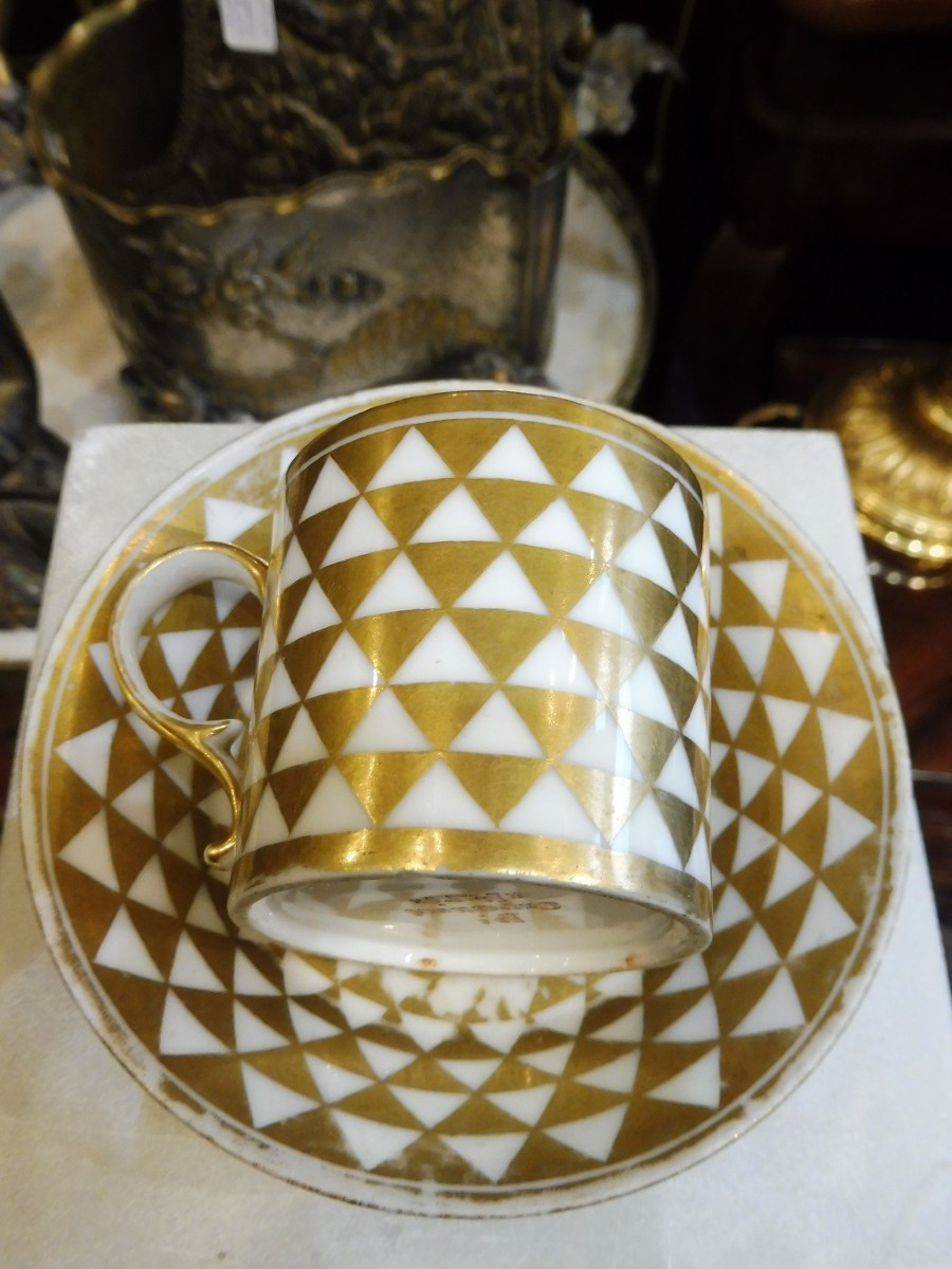 tasse et sous tasse   en porcelaine  de Paris  fin  18 eme  