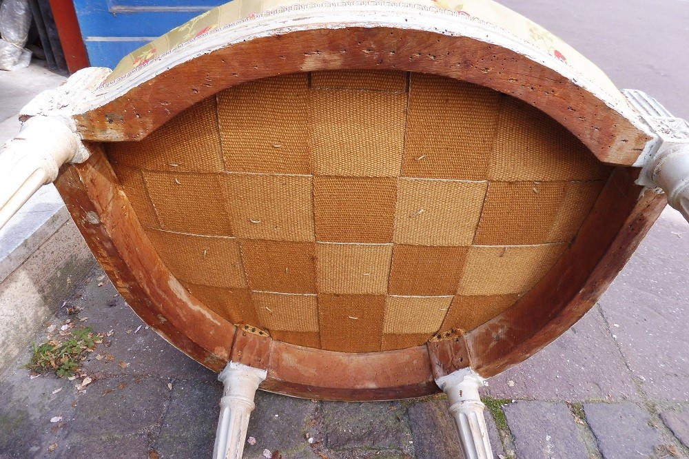 Fauteuil  médaillon   Louis XVI  en bois laqué  -photo-4