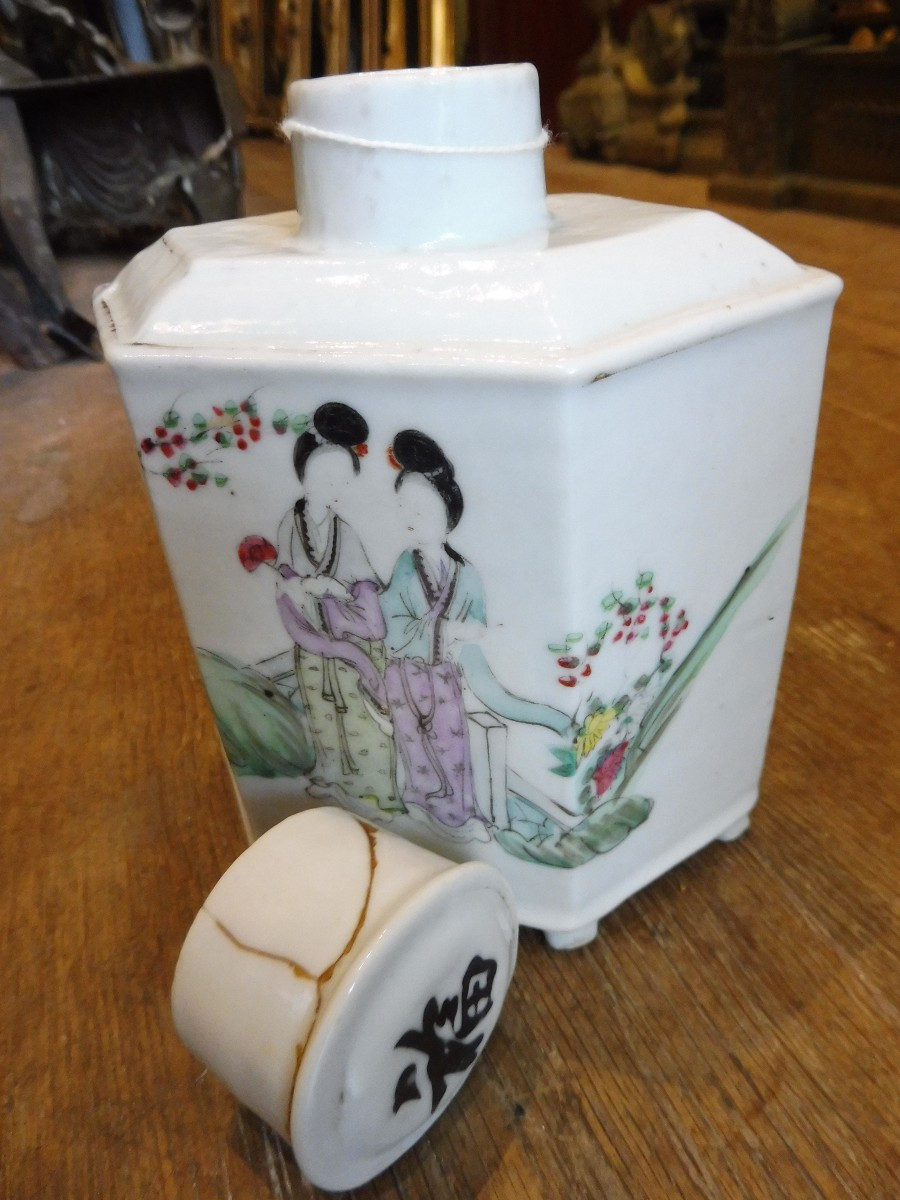 Chinese Porcelain Tea Caddy With Polychrome Decoration Of Women And Calligraphy    -photo-3