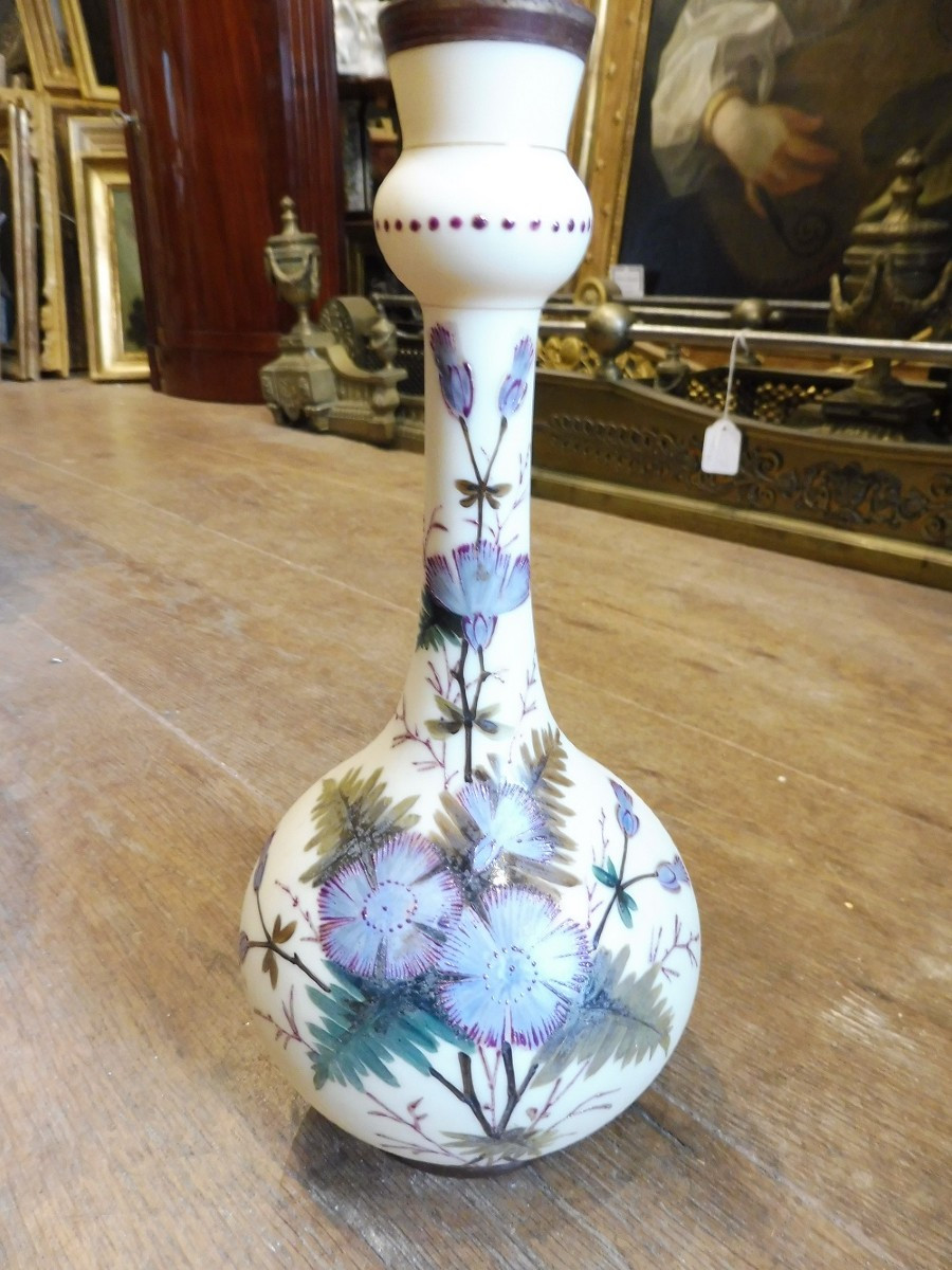 Vase soliflore en opaline  à décor  floral  marqué  , 1900 
