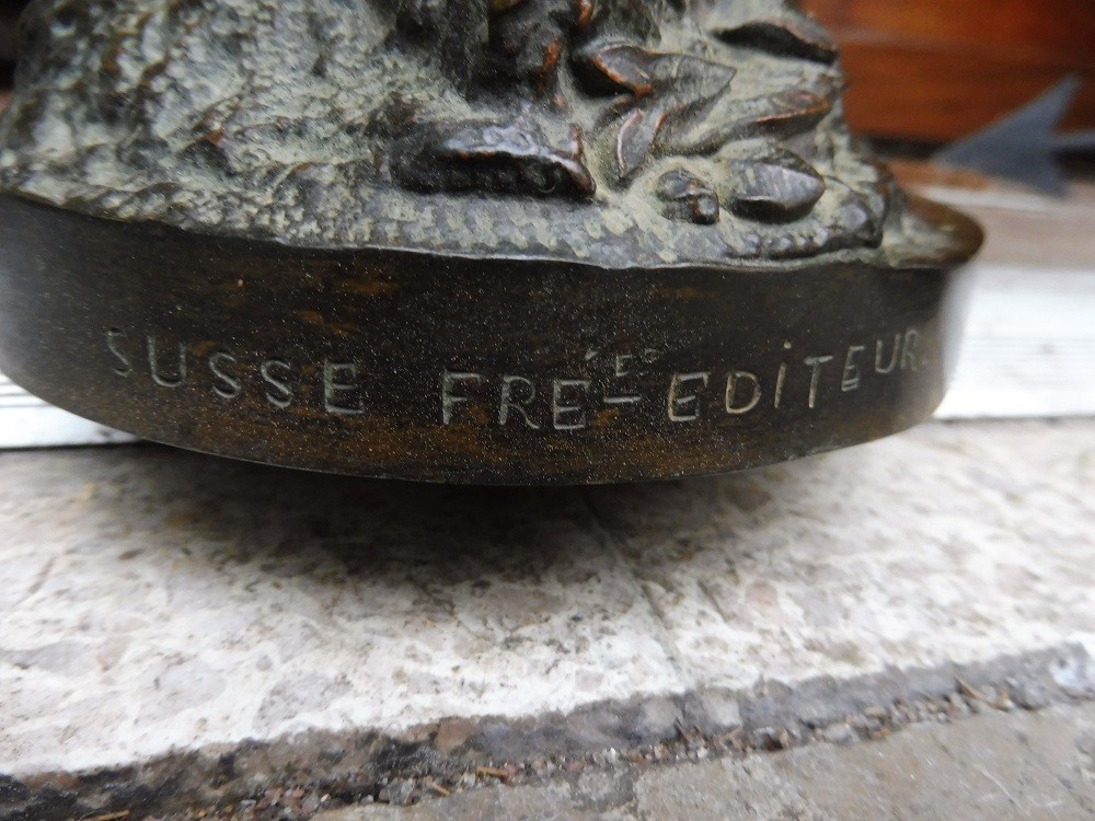 Sculpture  en bronze  signée  Coinchon  "Jeune  fille  à la fontaine "  19 eme-photo-3