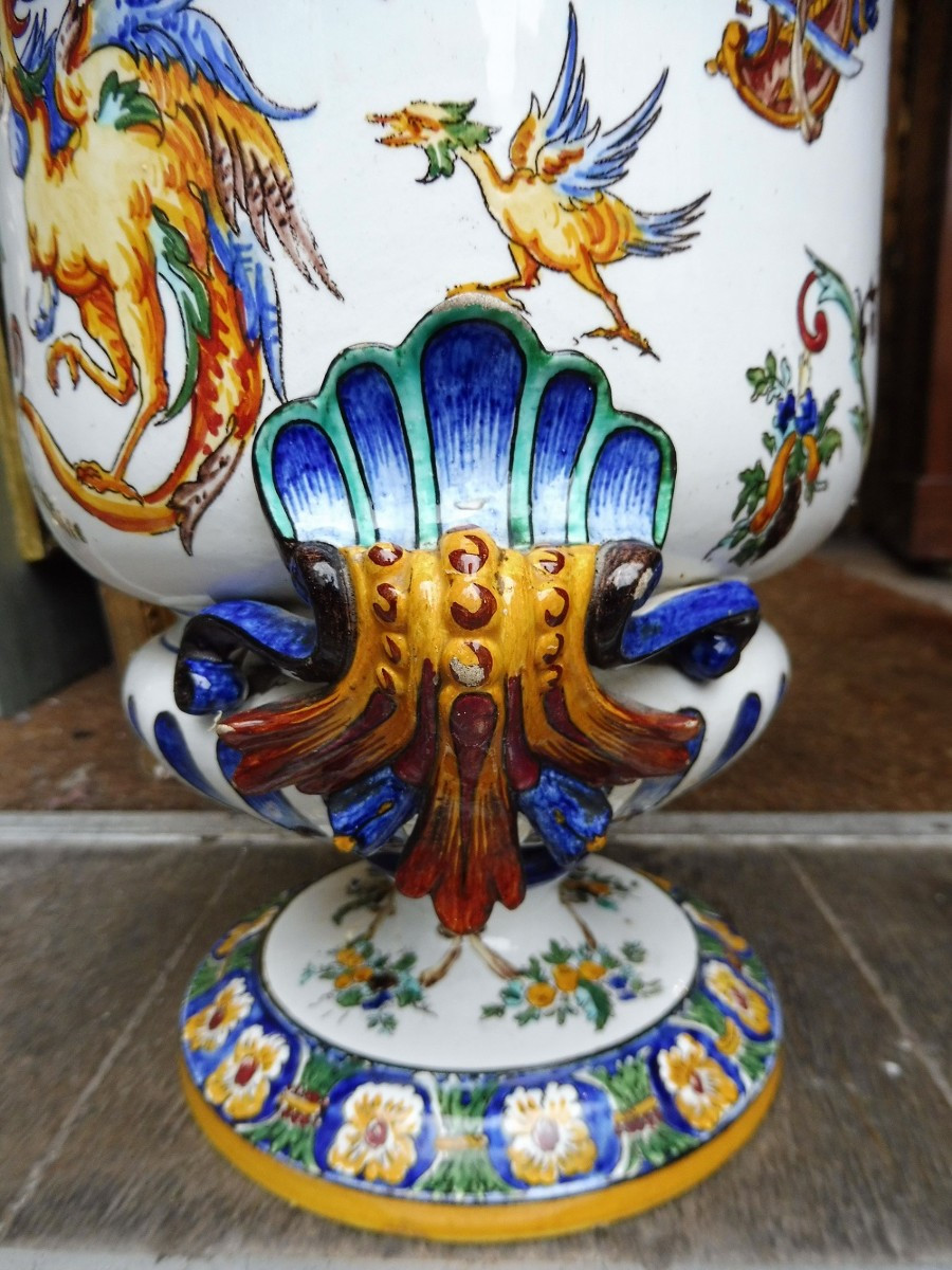 Vase  de forme mèdicis  en faïence  de Gien 19 eme , décor renaissance  -photo-2