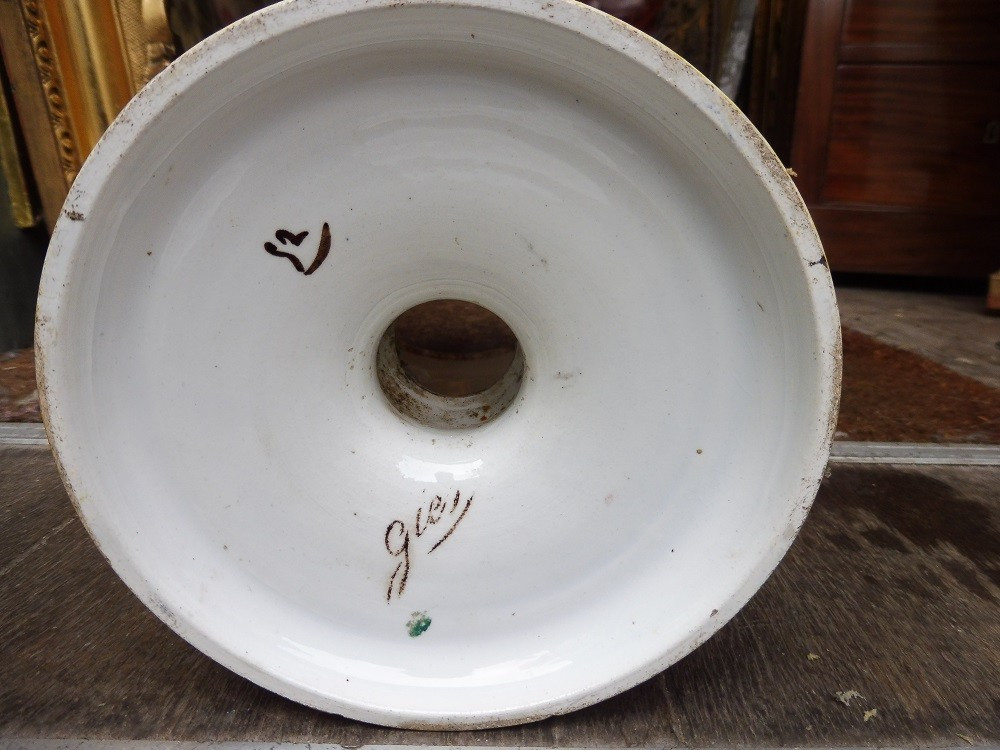 Vase  de forme mèdicis  en faïence  de Gien 19 eme , décor renaissance  -photo-4