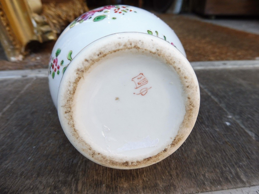 Paris Porcelain Vase, Samson Pattern, East India Company Style, Royal Coat Of Arms -photo-3