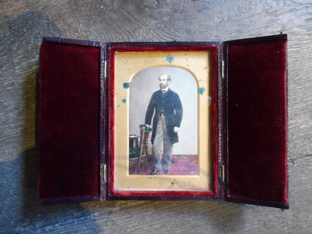 Portrait  photographique  19 eme  par Edwin  Sutton  dans son écrin 