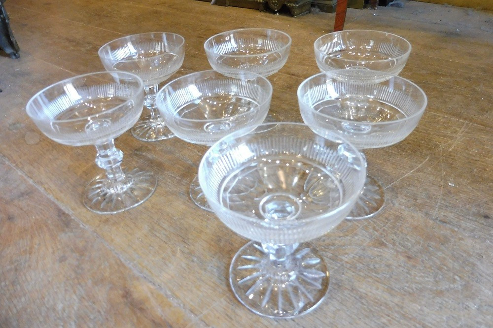 Suite de sept coupes à  champagne  en cristal  vers  1830