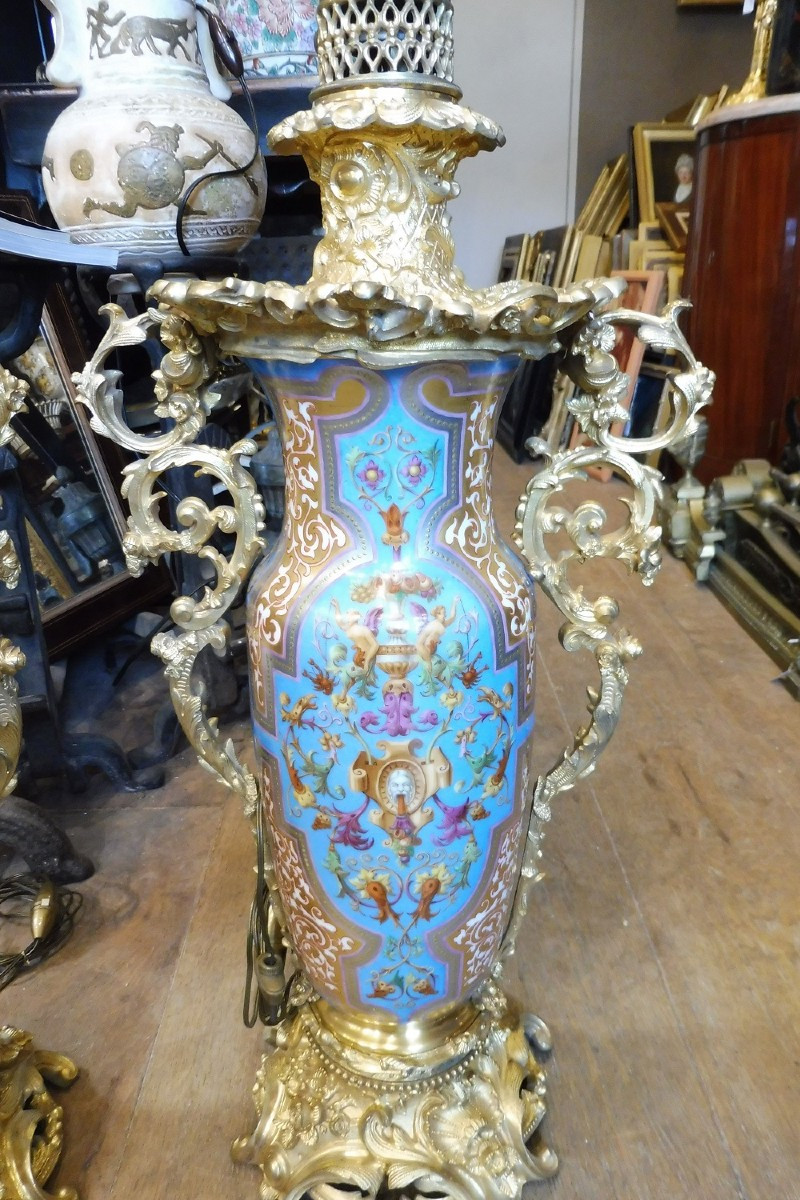 Paire  d'importantes  lampes  à huile  en porcelaine  et bronze doré  Louis Philippe  -photo-2