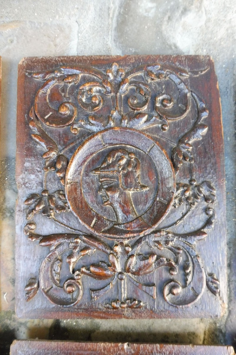 Important Suite Of Six Renaissance Carved Oak Panels-photo-2