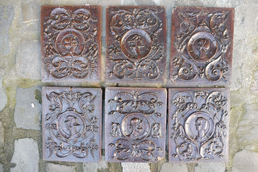Important Suite Of Six Renaissance Carved Oak Panels