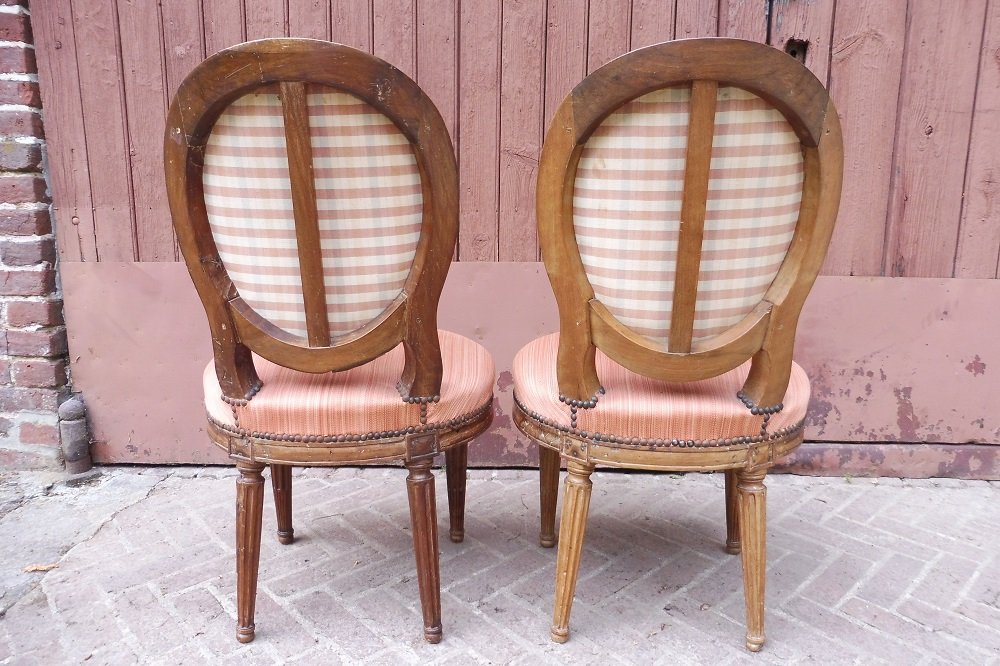 Paire  de chaises  d'époque  Louis XVI  à dossiers  médaillon -photo-3