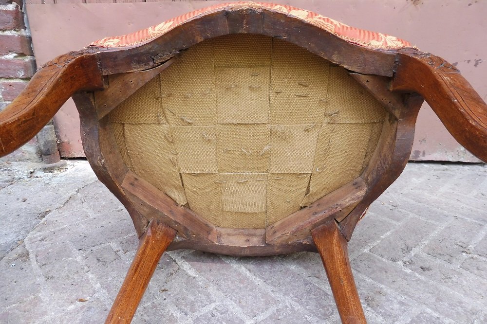 Chaise cabriolet  d'époque  Louis  XV  en bois naturel-photo-1
