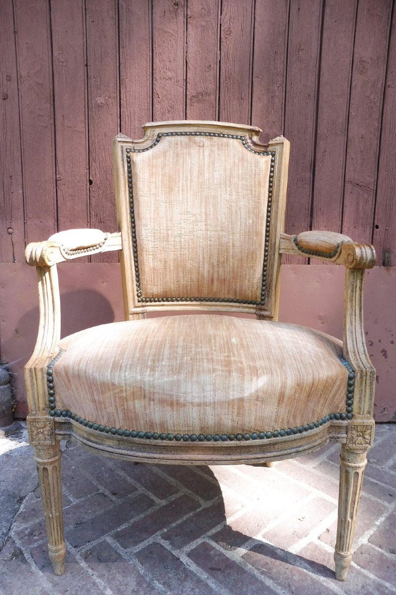 Fauteuil  en bois décapé  d'époque  Louis XVI  