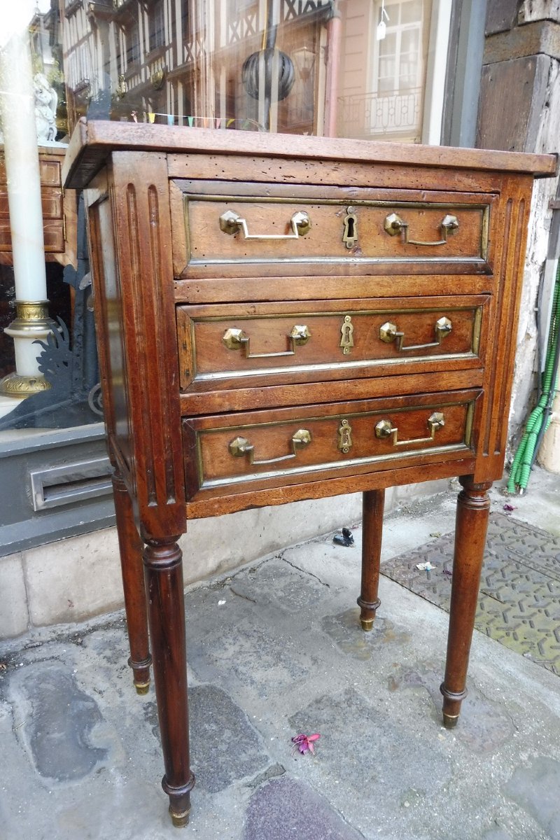 Table chiffonnière  en noyer   Louis XVI