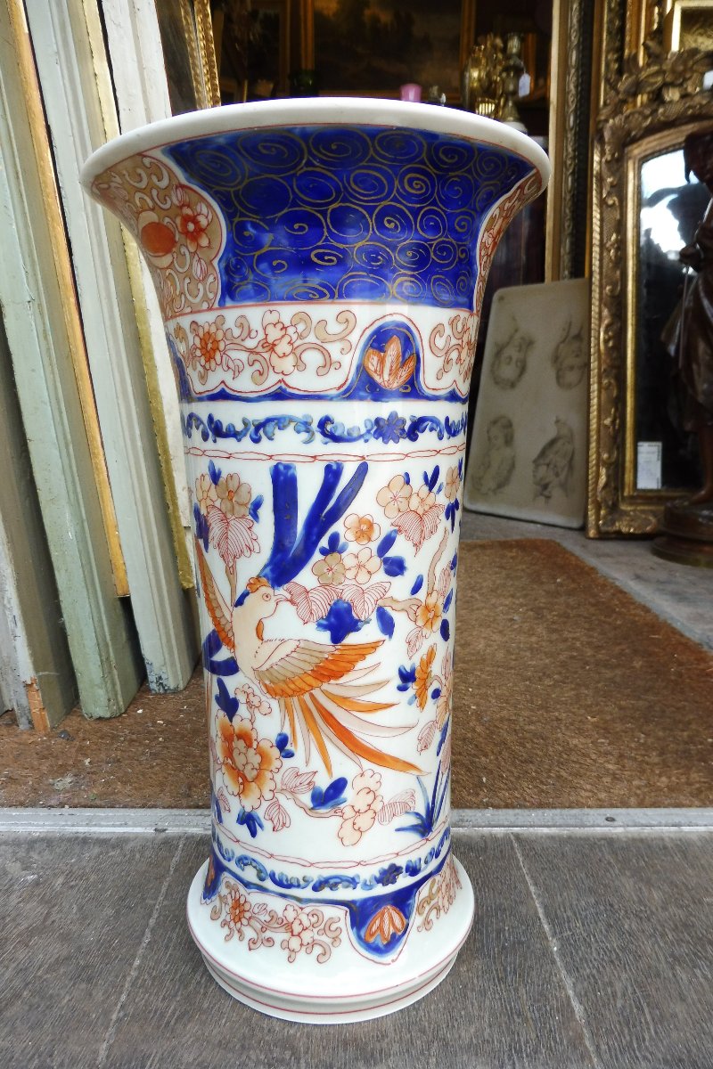 Vase cornet  en porcelaine  du japon  décor Imari  