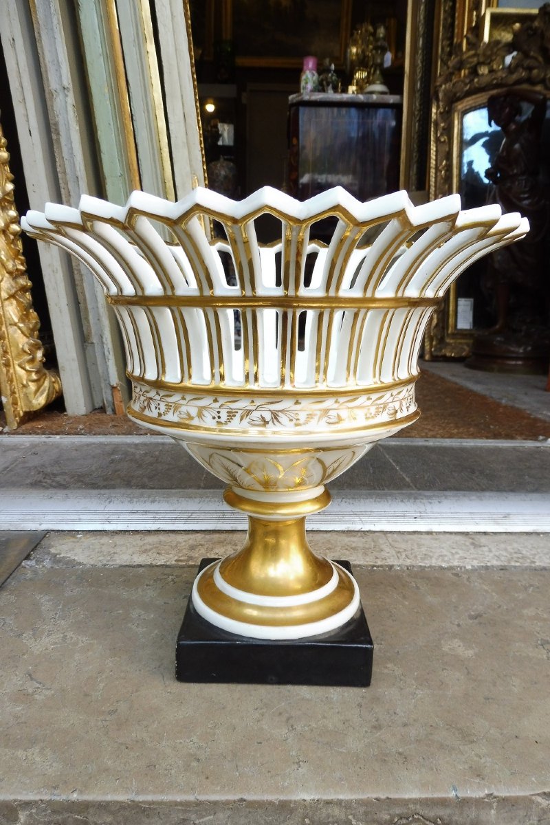 Coupe  ajourée  en porcelaine  de  Paris  19 eme 