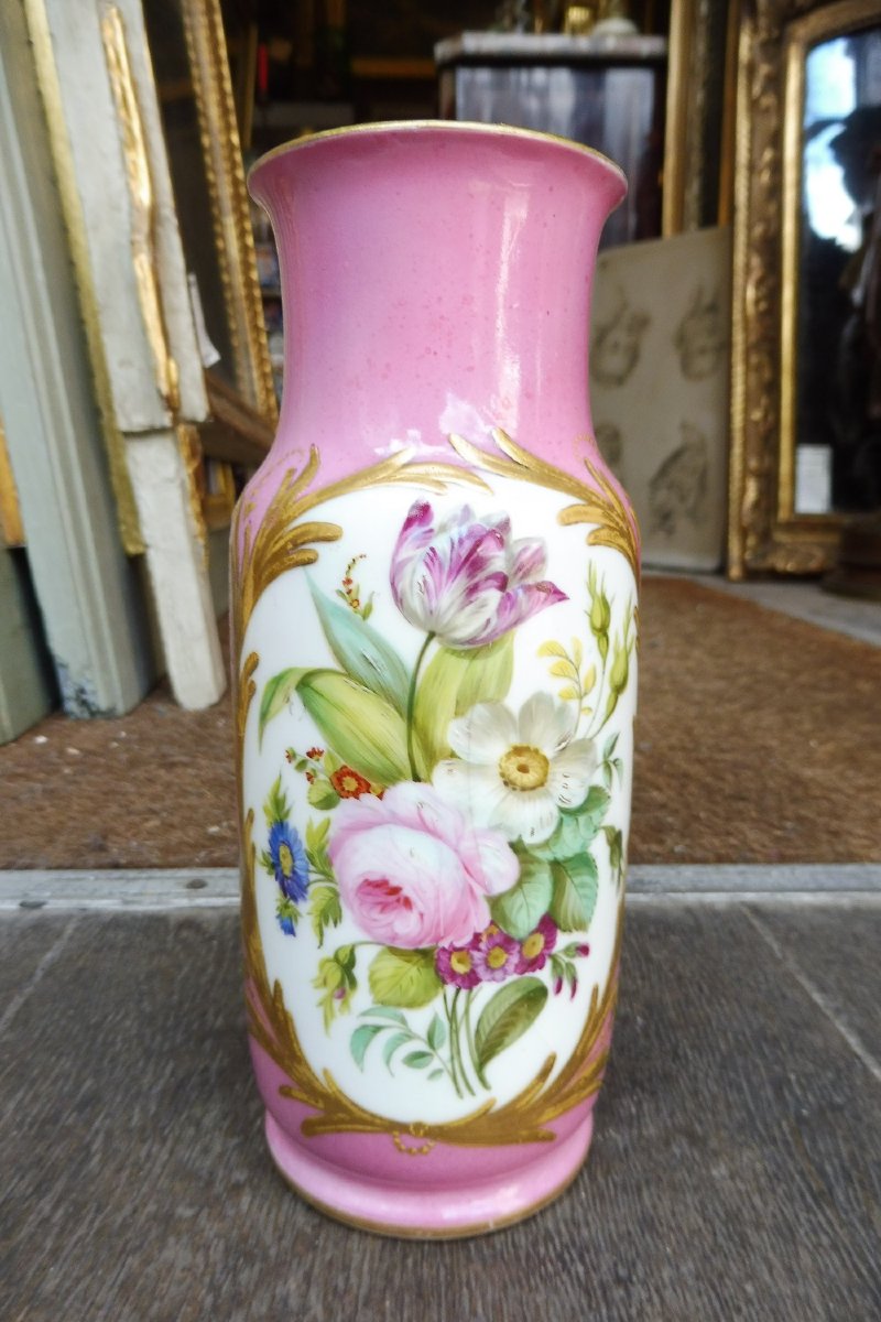 vase  en  porcelaine de  Paris  second empire  à décor de fleurs  