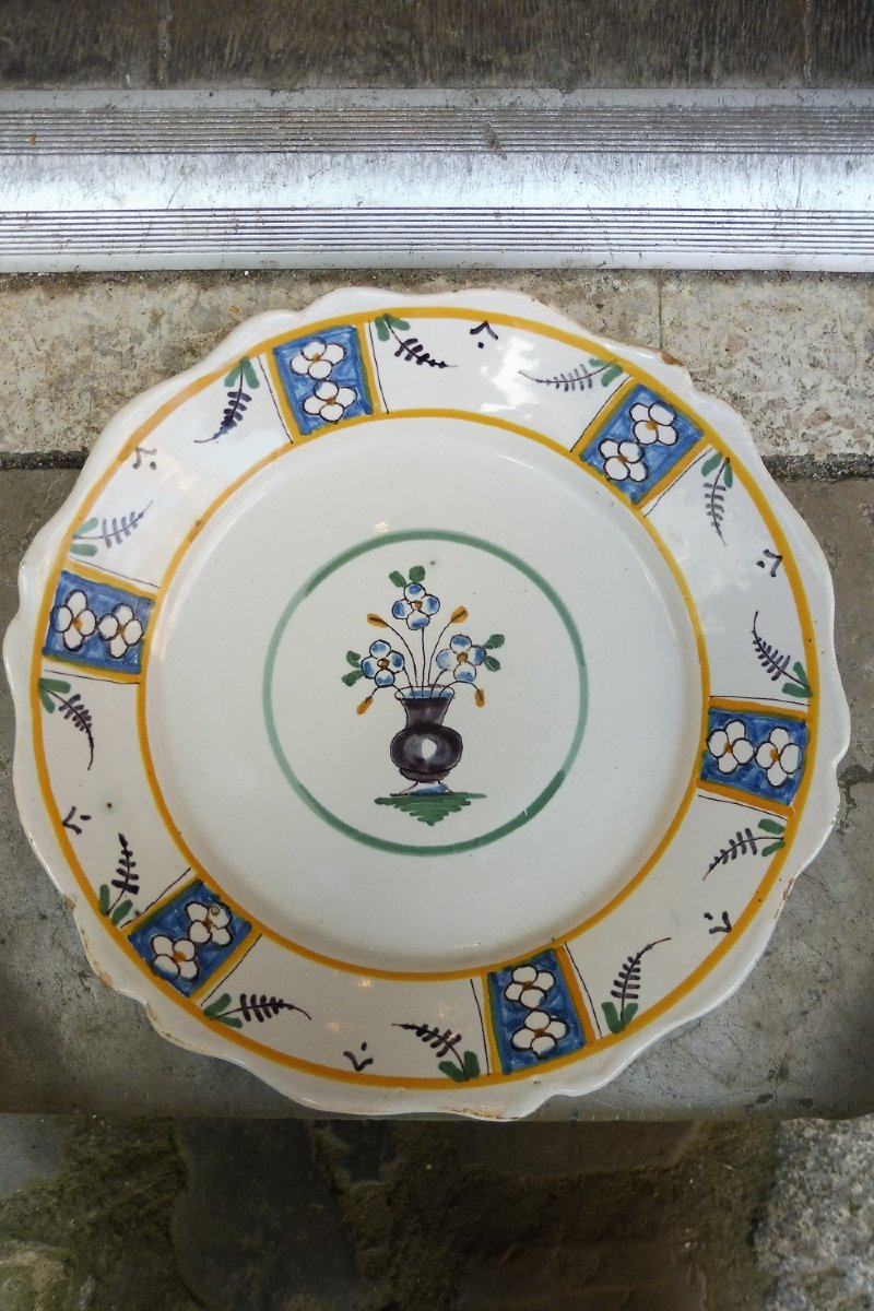 Assiette en faîence de Nevers , époque révolutionnaire  