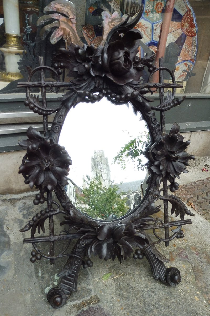 Miroir  à poser en bois  sculpté  de végétaux vers 1900