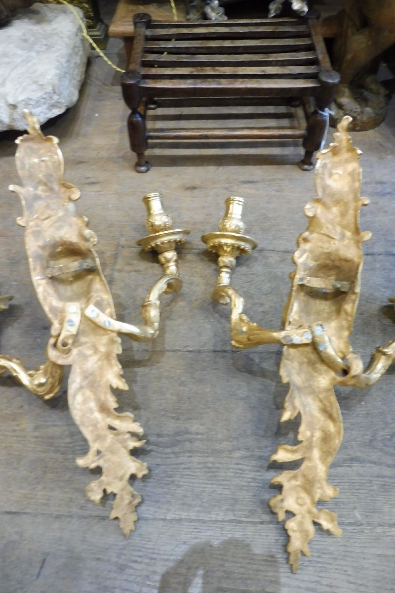 Paire d 'appliques à deux bras  de lumière  en bronze doré  d'après  Cressent   style Régence  -photo-1