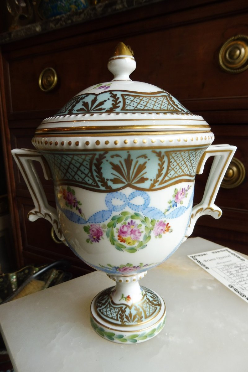 pot couvert en porcelaine de Dresde  XX eme  