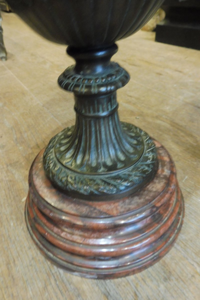 Importante paire de vases amphores  en bronze  signés  Léon  Boucher  -photo-2