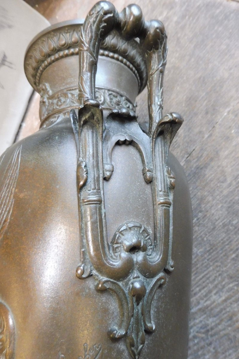 Importante paire de vases amphores  en bronze  signés  Léon  Boucher  -photo-1