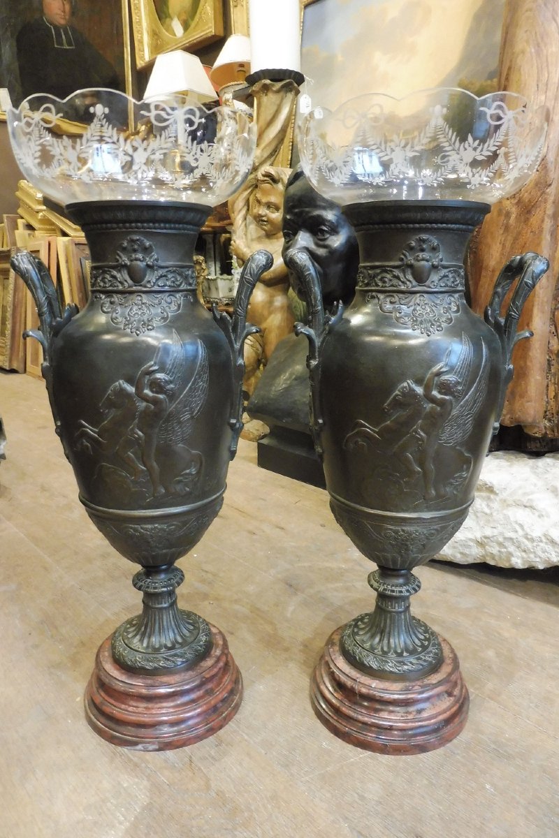 Importante paire de vases amphores  en bronze  signés  Léon  Boucher  