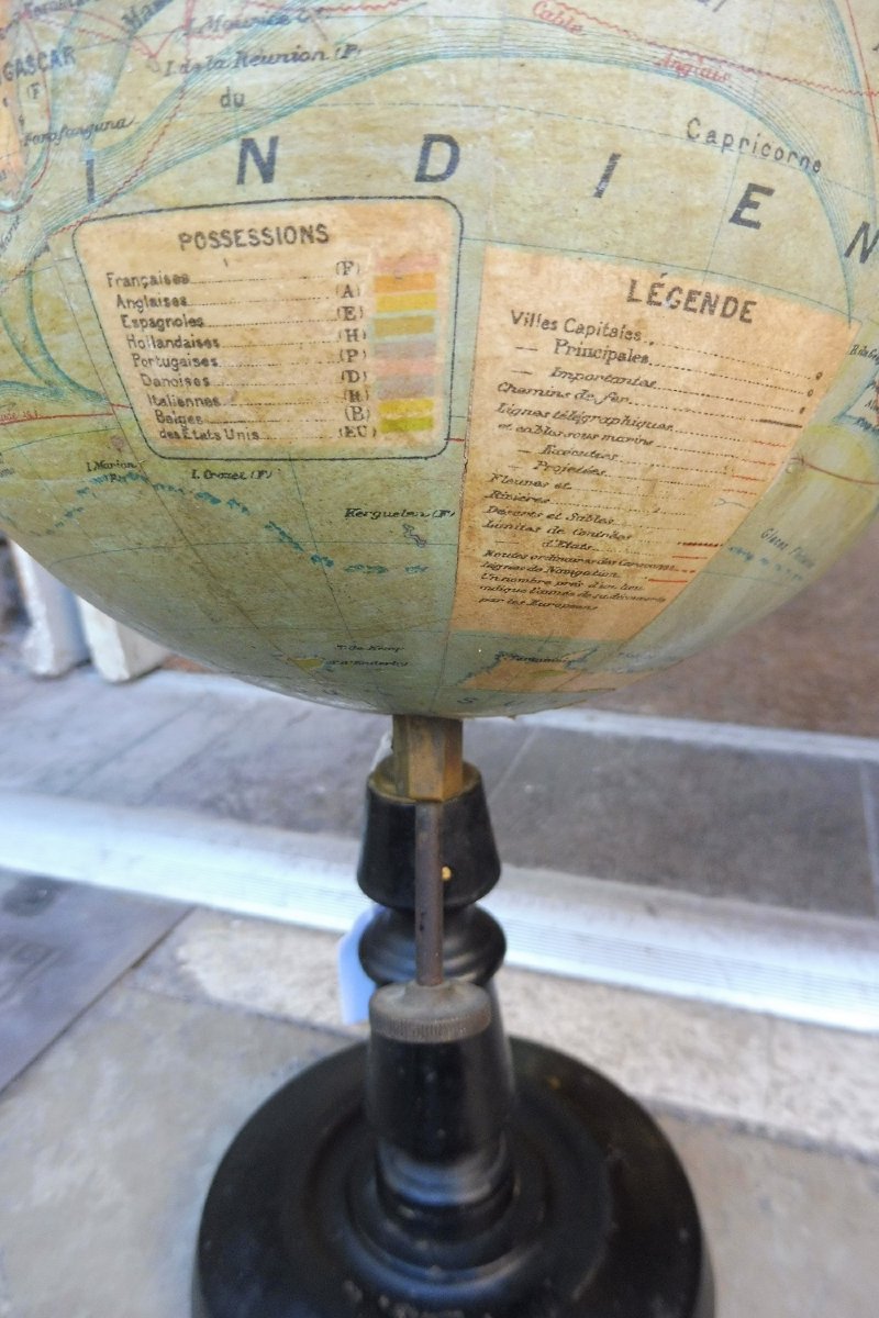 Globe terrestre  fin 19 eme de la maison  Forest  à  Paris  -photo-3