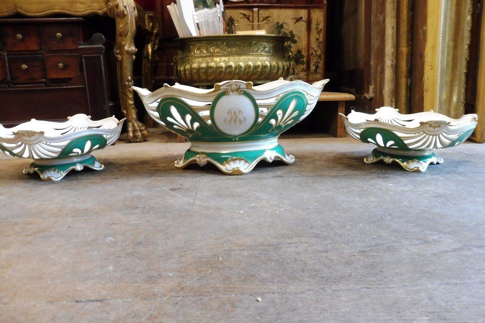 Garniture En   Porcelaine  De Paris  19 Eme 