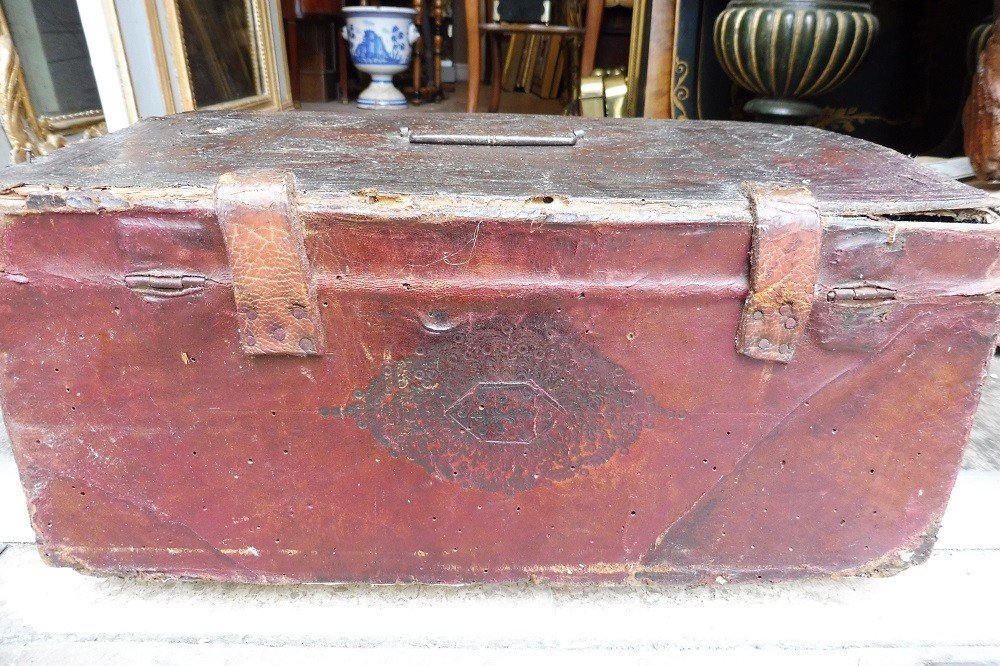 Gold Leather Chest 17 Century -photo-1