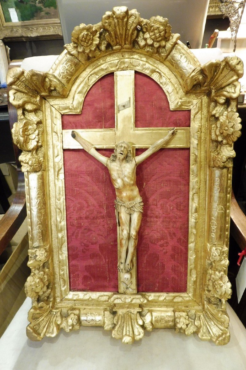 Christ In Ivory 17 Century In Its Golden Wood Frame