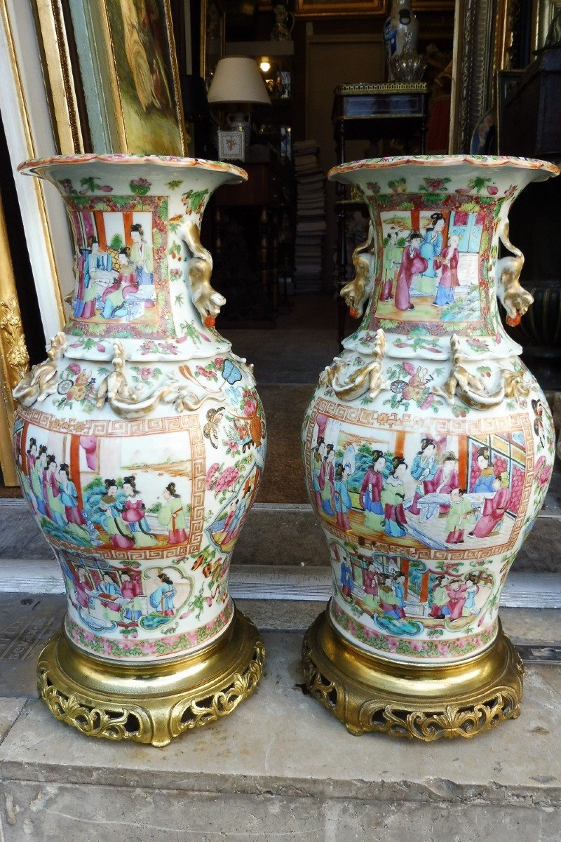 Paire De Vases En Porcelaine De Canton  Montés En Bronze  19 Eme