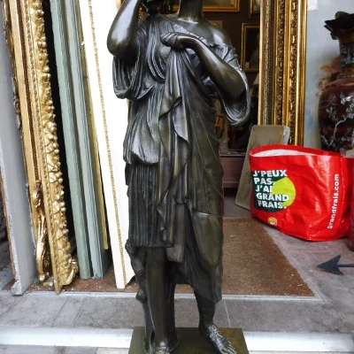 Premiere-Image-1755360
