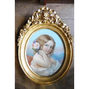 Pastel  Ovale  "portrait d'Une Jeune Fille "  Dans Son Cadre  Doré  19 Eme