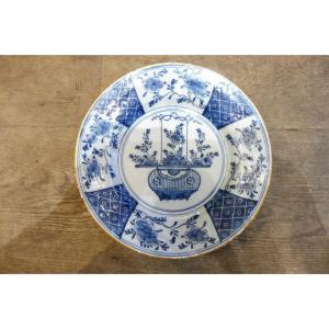 assiette en faïence de delft  à décor  en camaïeu  de bleu  18 eme