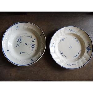 Paire d'assiettes  en faïence fine  à décor de brindilles  18 eme 