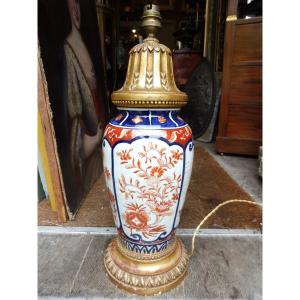 Pied de lampe en porcelaine Imari  monté  en bois  doré  19 eme