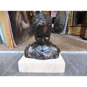 Sculpture  en bronze  signée Giovanni  de  Martino  , " buste d'enfant  " 