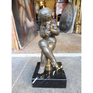 Petite  sculpture  en bronze  " enfant  assis  "  socle  marbre 
