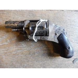 Revolver 20 eme  en acier  