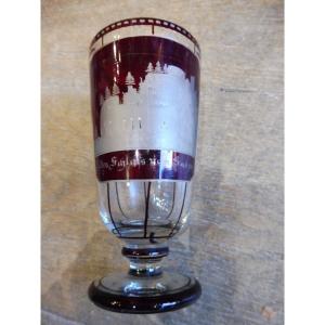 Verre  en cristal de Bohème  gravé  fond grenat  19 eme