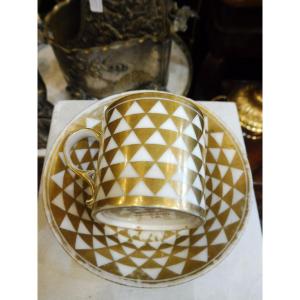 tasse et sous tasse   en porcelaine  de Paris  fin  18 eme  