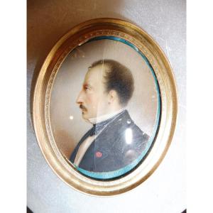 Miniature sur ivoire  19 eme  " portrait  d'homme  arborant  la légion  d'honneur " 