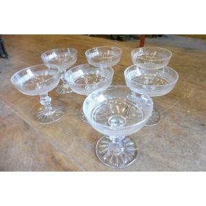 Suite de sept coupes à  champagne  en cristal  vers  1830
