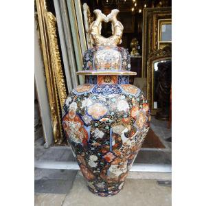 Importante  potiche couverte  en  porcelaine  du Japon  19 eme