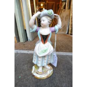 Sujet en porcelaine de Meissen 19 eme " la lavandière"