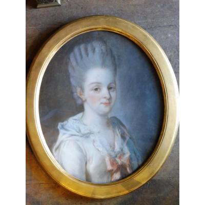 Drawing in pastel&nbsp; from the French&nbsp; school&nbsp; &nbsp;circa&nbsp; 1780&nbsp; &nbsp;&quot;portrait&nbsp; of a lady&nbsp; &quot;&nbsp; gilded&nbsp; wood frame&nbsp;&nbsp;