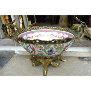 Coupe  En Porcelaine De Bayeux  , Monture En Bronze  Rocaille 